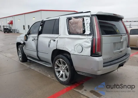 2015 Cadillac Escalade Luxury z USA, uszkodzony, nr VIN 1GYS4BKJ8FR260241